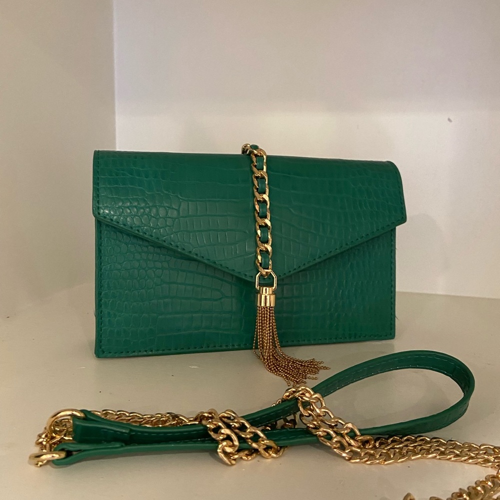 Green Croc-Embossed Chain Clutch